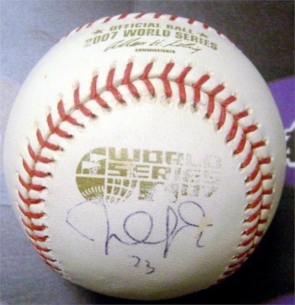 Играта на топка с автограф на Хулио Луго 2007 World Series Baseball (Бостън Ред Сокс) - Бейзболни топки с автографи